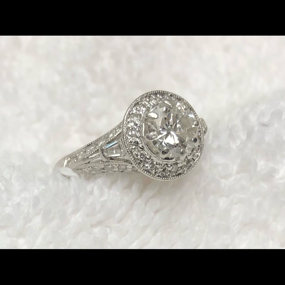 Platinum Diamond Ring 1.51cts total. Center Diamond is .89ct - Picture 3 of 11